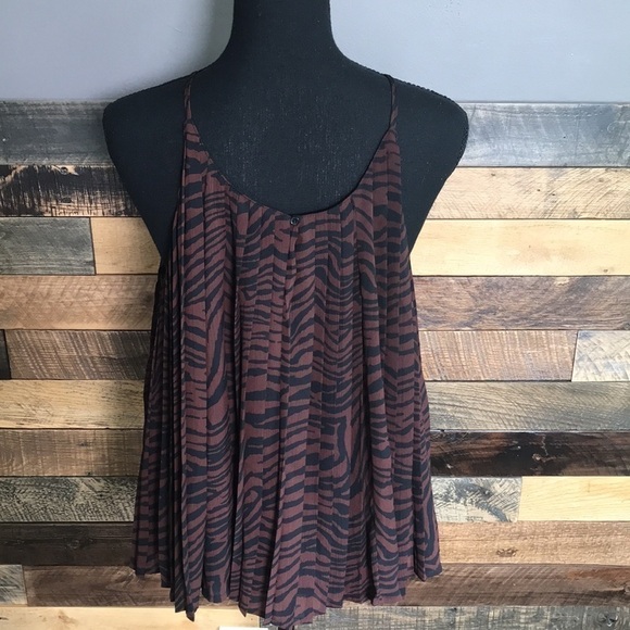 BNWOT Express Women's Animal Print Flowy Top, M, Maroon-Brown & Black - Picture 6 of 8